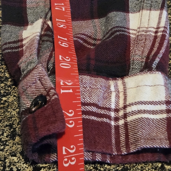 American Eagle Outfitters Red Black Gray Plaid Gingham Flannel Mens Shirt size S - Picture 5 of 11